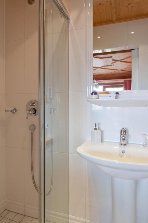 Hotel Laerchenhof Natur Seefeld in Tirol Rom bilde