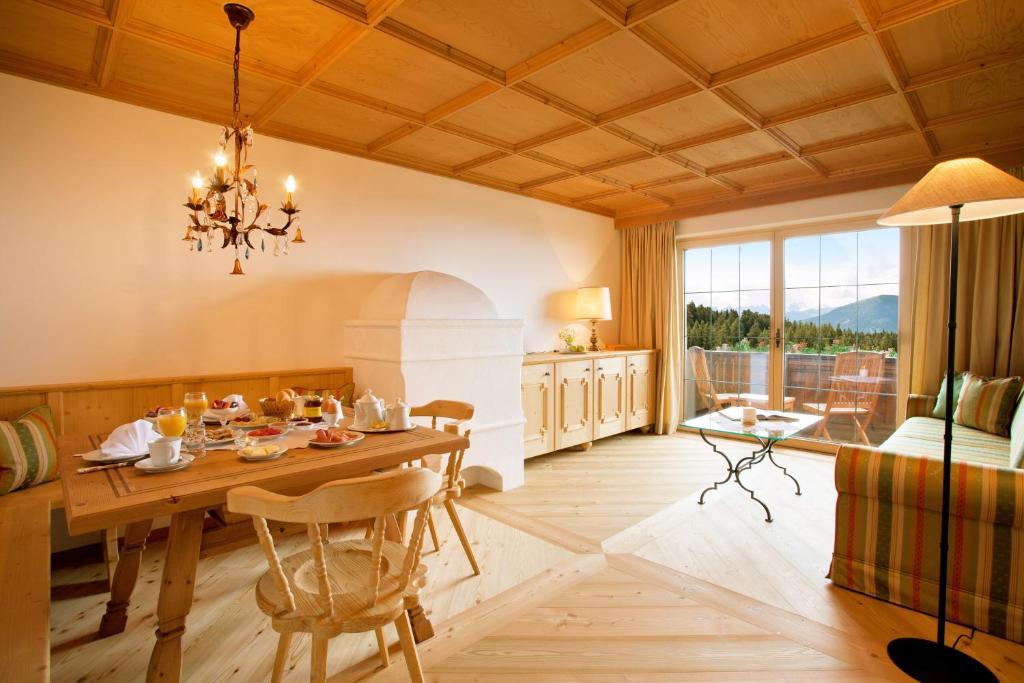 Hotel Laerchenhof Natur Seefeld in Tirol Rom bilde